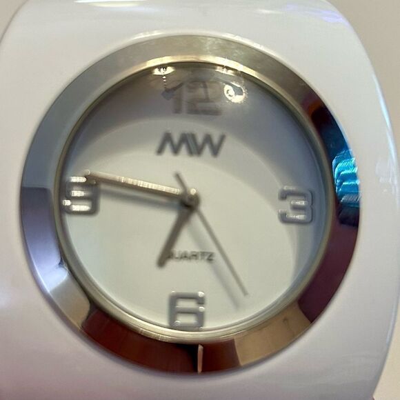 White Quartz MW Wearable Bracelet Watch - Picture 2 of 7